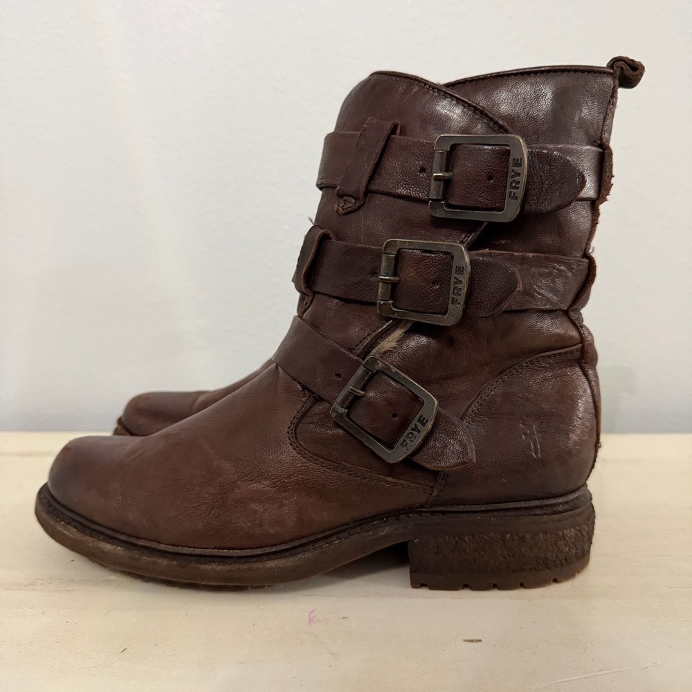 Frye Valerie Strappy Shearling-Lined Moto Boots Size 7.5